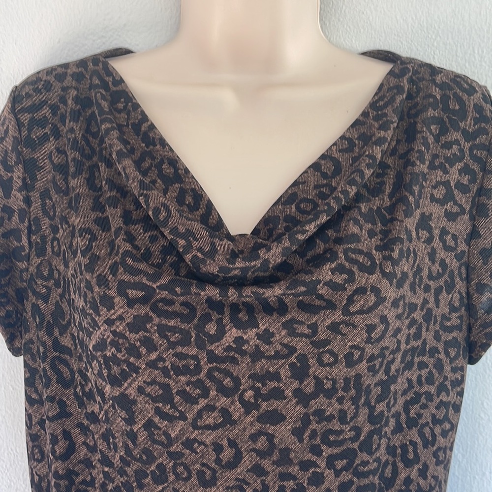 Briggs New York Petite leopard print cowl neck stretch blouse size medium - Picture 3 of 7